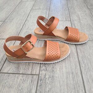 BOBS by Skechers Women’s Sandals Memory Foam Lug Tan Size 9